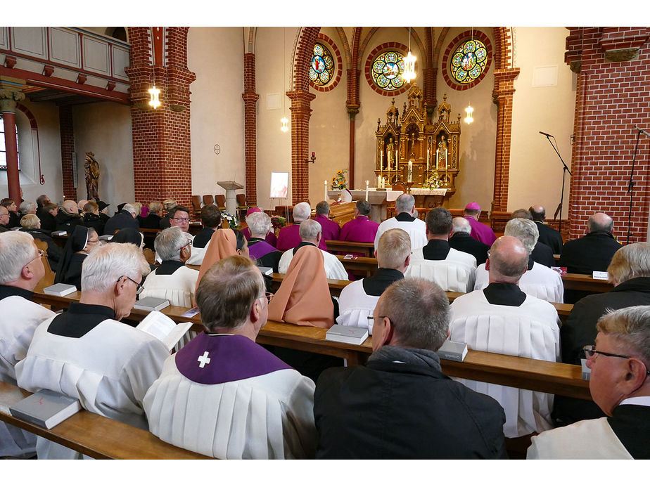 Pontifikalrequiem und Beisetzung von Weihbischof em. Johannes Kapp (Foto: Karl-Franz Thiede)